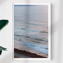Chargez l&#39;image dans la visionneuse de la galerie,Surfers At Sunset
